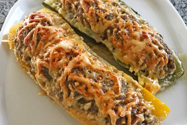 Gefüllte Zucchini