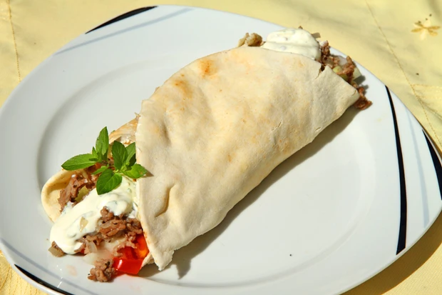 Lamm - Wraps mit Minz-Sauce