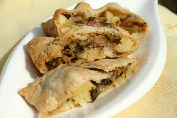 Kohlstrudel mit Speck