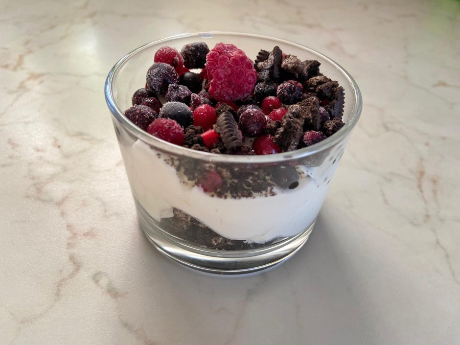 Oreo-Keks-Beeren-Dessert