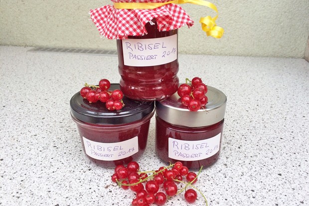 Ribiselmarmelade mit Likör