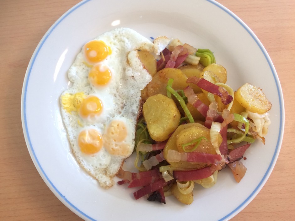 Bratkartoffel vom Blech mit Wachteleier