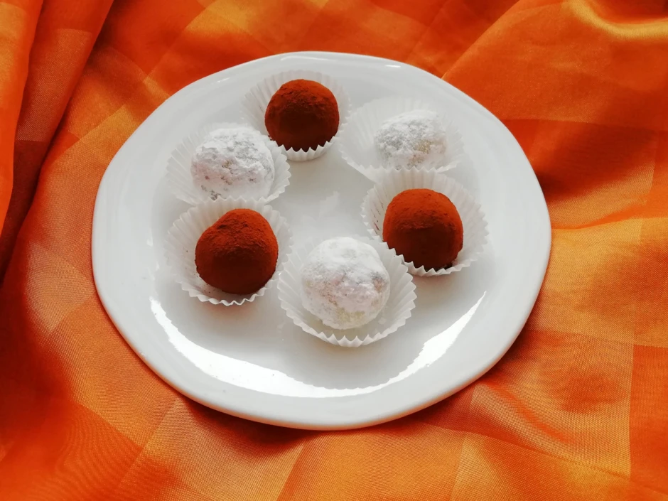 Marzipan-Pflaumen-Kugeln