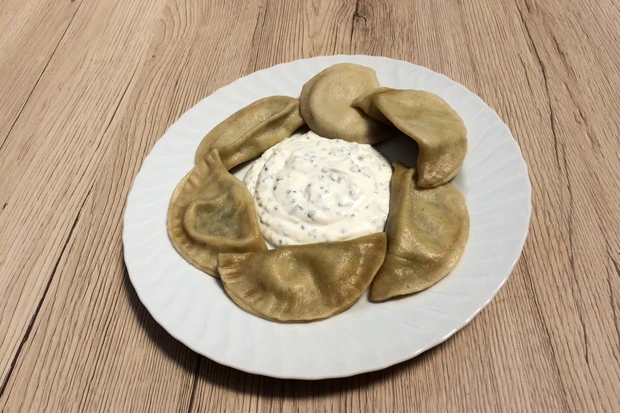 Dinkelteigtaschen mit B&auml;rlauch-Fetaf&uuml;lle