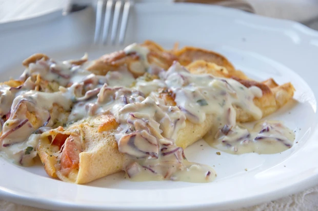 Warme Zwiebel-Speck-Sauce