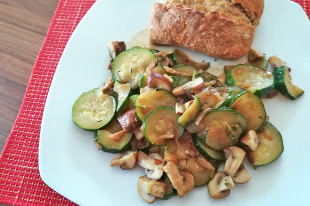 Zucchini mit Champignons - Rezept