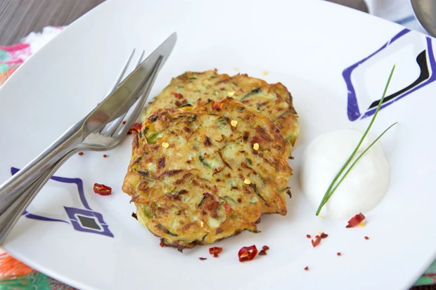 Scharfe Zucchini-Puffer