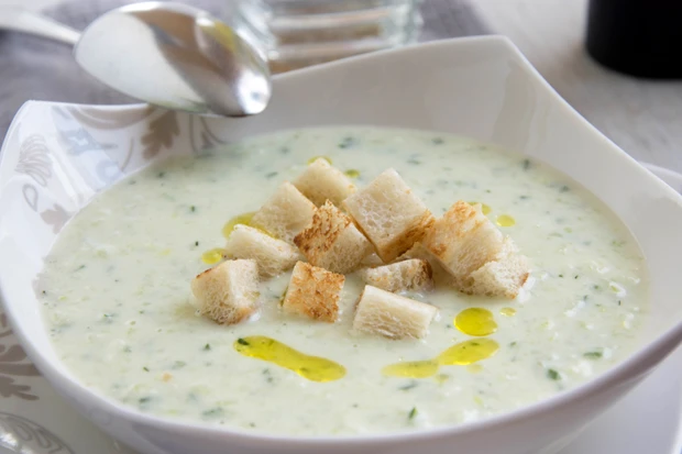 Gurken-Buttermilch-Kaltschale