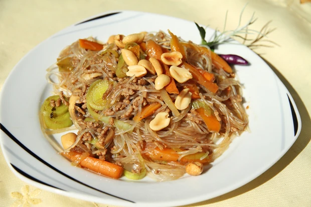 Glasnudelpfanne mit Rinderfaschiertem