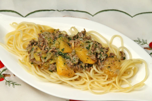 Spaghetti mit Gorgonzola - Nektarinensauce