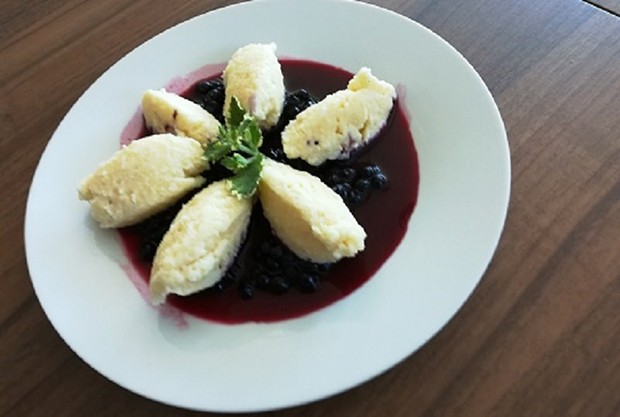 Topfennockerl mit Waldheidelbeeren