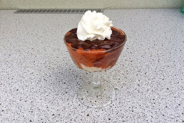 Marillen-Eisbecher