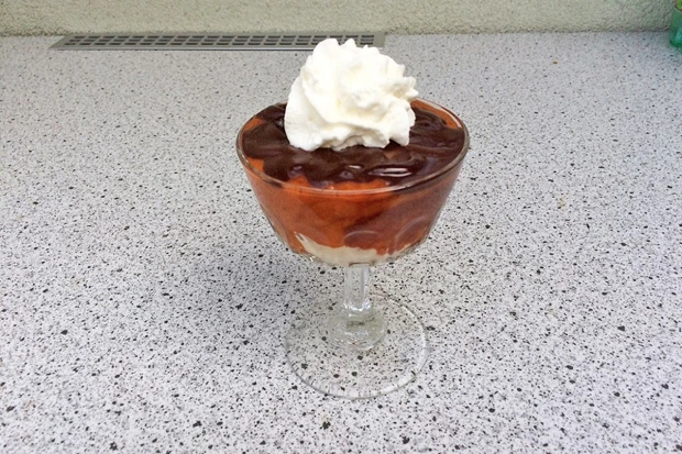 Marillen-Eisbecher