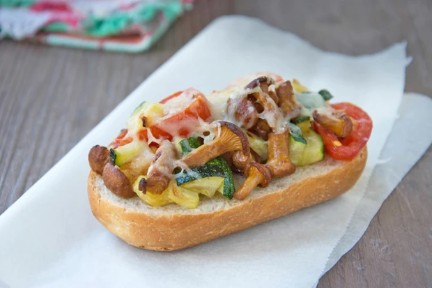 Mediterrane Crostini mit Eierschwammerl vom Grill