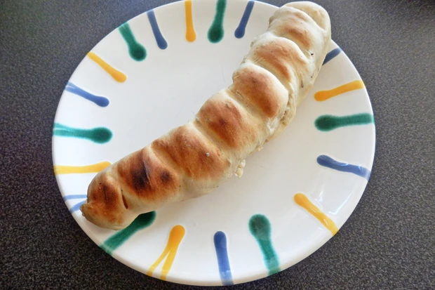 W&uuml;rstel im Brotteig zum Grillen