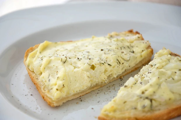 Zwiebel - K&auml;se - Toast