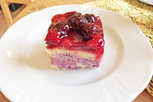 Fruchtschnitte mit Brombeercreme