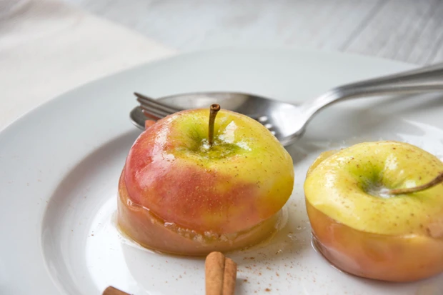 Brat&auml;pfel mit Amaretto-Marzipanf&uuml;llung