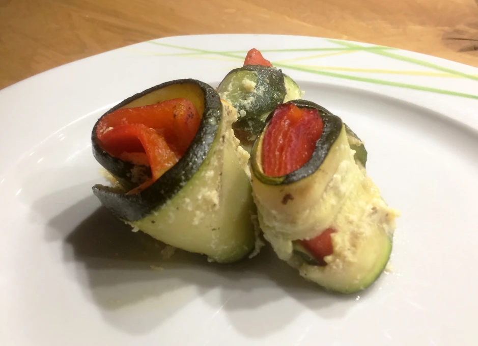 Zucchini-Röllchen in Käsesauce