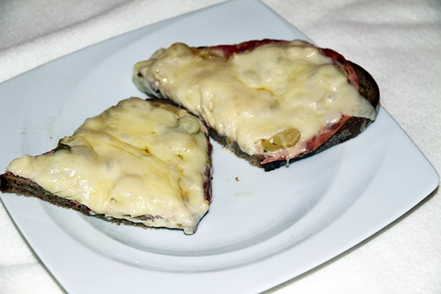 &Uuml;berbackenes Lauchbrot