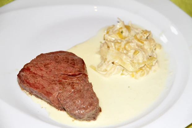 Steaks mit K&auml;se - Lauch - Sauce