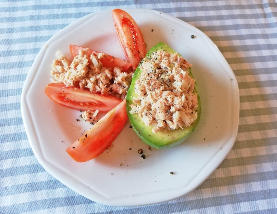 Thunfisch auf Avocado