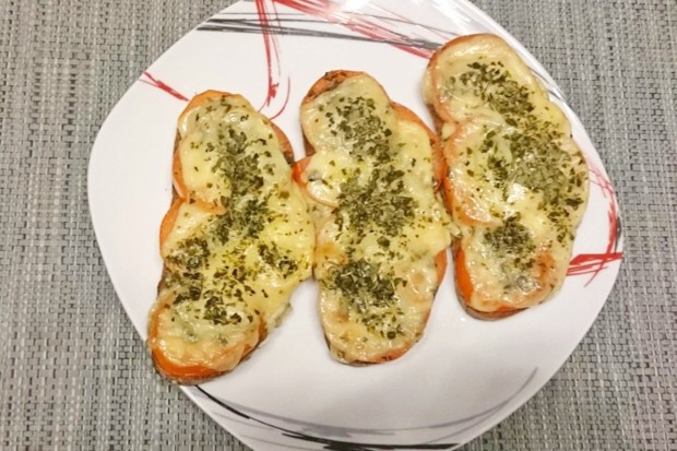 Gebackene Käsebrötchen