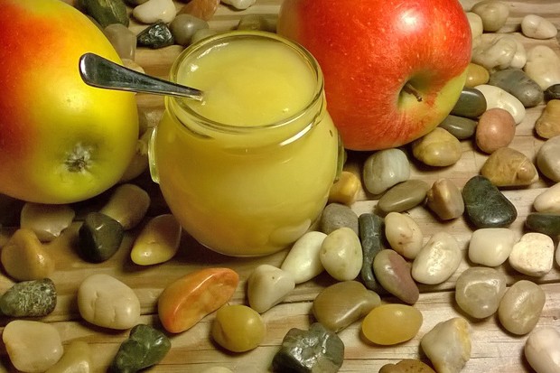 Apfelmus mit Weißwein und Vanille