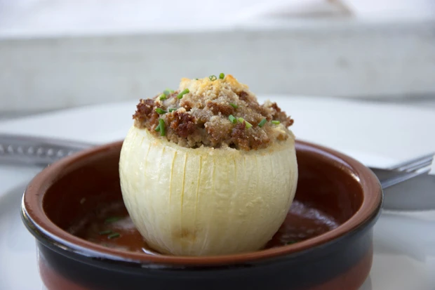 Gef&uuml;llte Zwiebeln mit Faschiertem