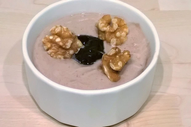 Zwetschkenjoghurt mit Waln&uuml;ssen