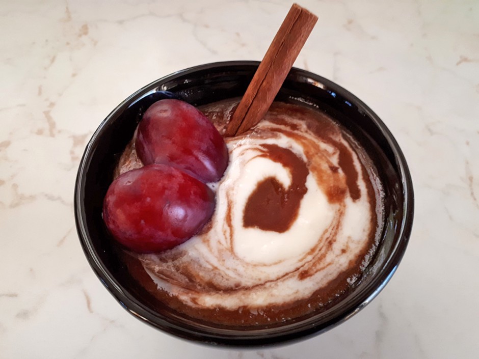 Zwetschken- Rotwein-Joghurtdessert