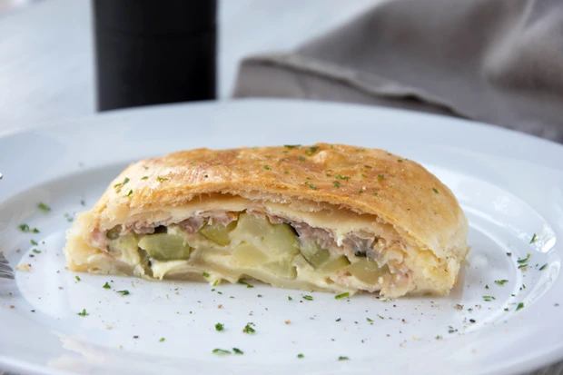 Zucchinistrudel mit Käse
