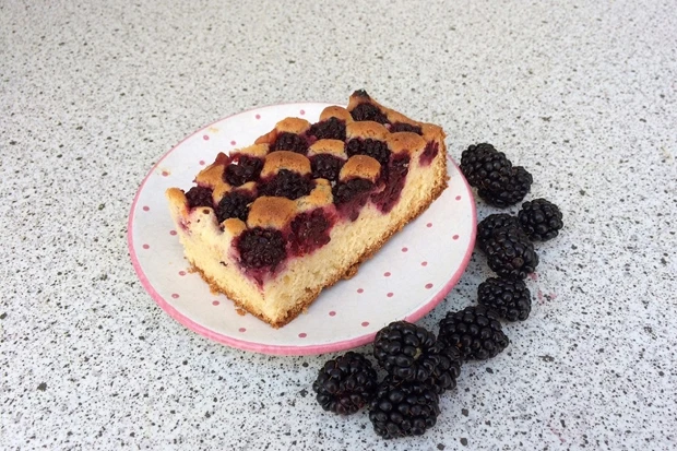 Brombeerkuchen mit Sauerrahm