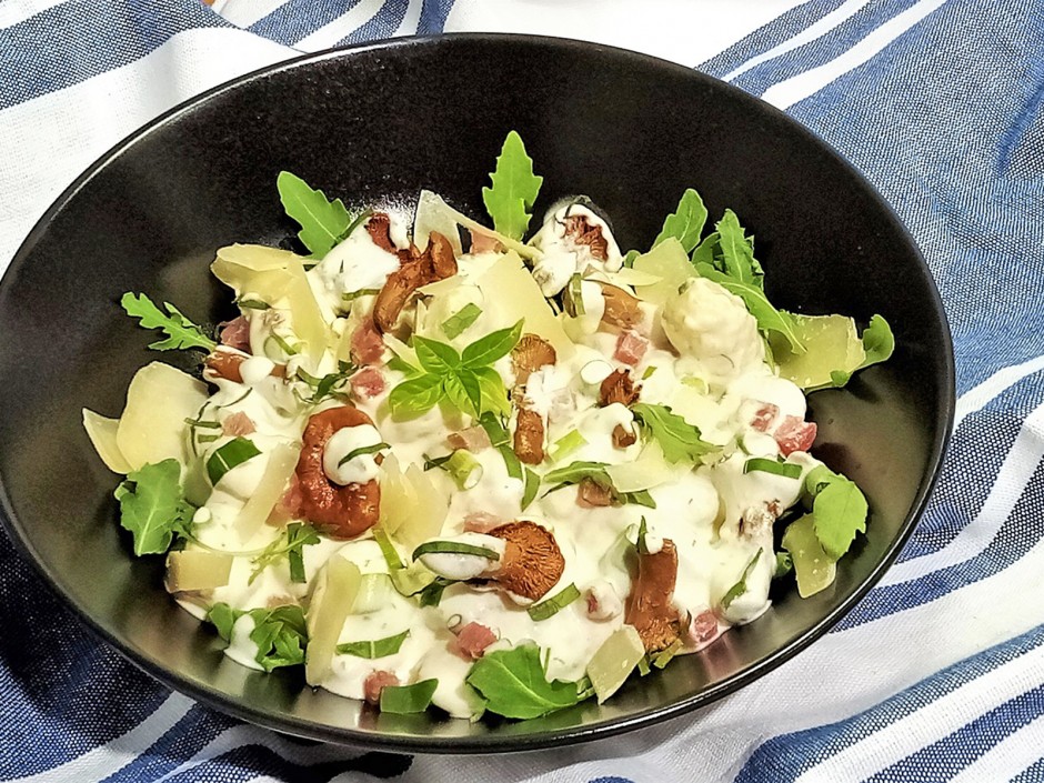 Gnocchi mit Eierschwammerln und Basilikum