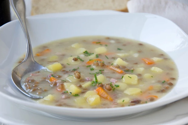 Linsensuppe mit Speck