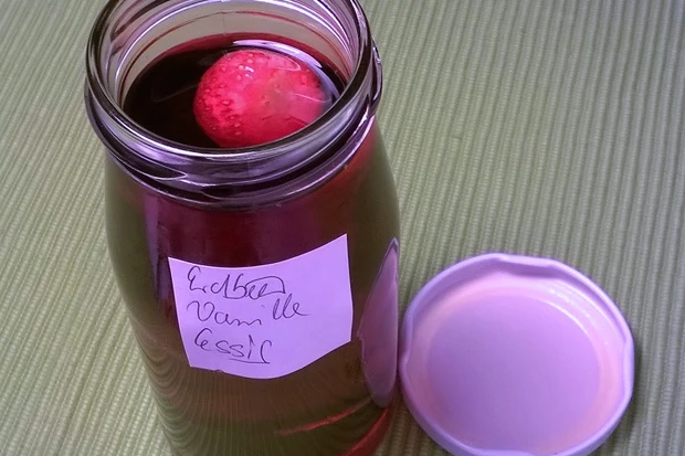 Erdbeer-Vanille-Essig