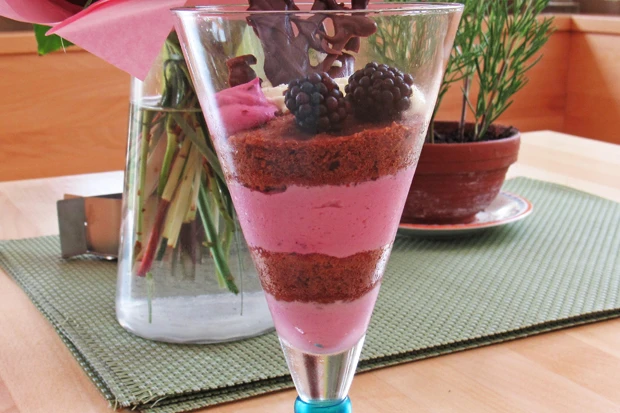 Brombeertorte im Glas