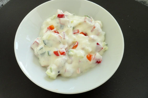 Paprikasalat mit Joghurt-Rahmdressing