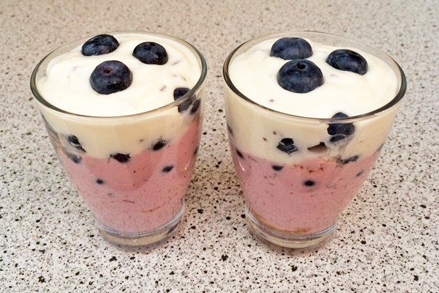 Heidelbeer-Schicht-Dessert