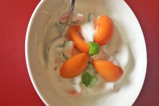 Marillen-Basilikum-Joghurt