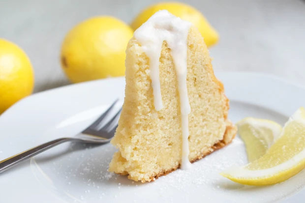 Zitronenkuchen mit Zuckerguss
