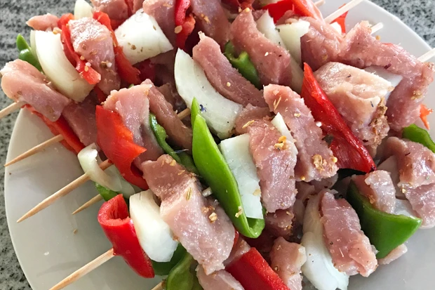 Paprika-Zwiebel-Fleisch-Spiesse