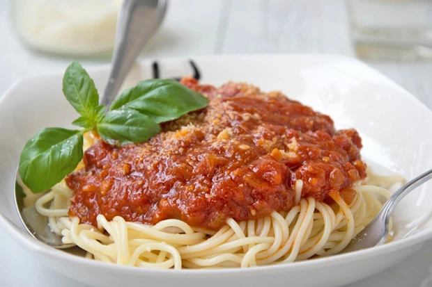 Spaghetti mit Tomatensauce