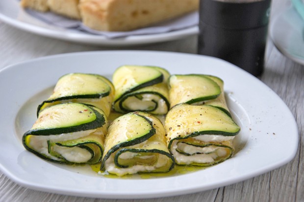 Schmackhafte Zucchini Kürbis Röllchen