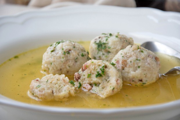 Schinkenknöderlsuppe