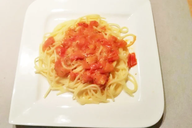 W&uuml;rziges Tomatensugo