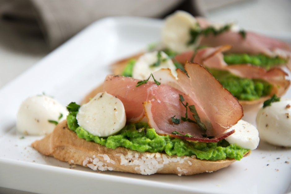 Erbsen Crostini