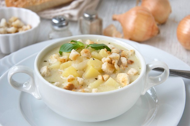 Käse-Zwiebelsuppe mit Erdäpfeln