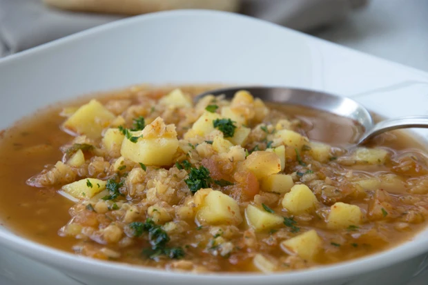 Linsensuppe mit Curry und Orange