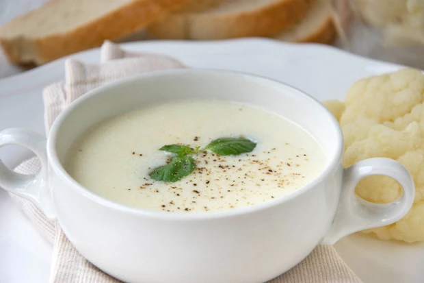 Ger&ouml;stete Karfiolsuppe mit Cheddar